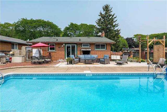37 Cindy Drive, House detached with 3 bedrooms, 2 bathrooms and 4 parking in St. Catharines ON | Image 5