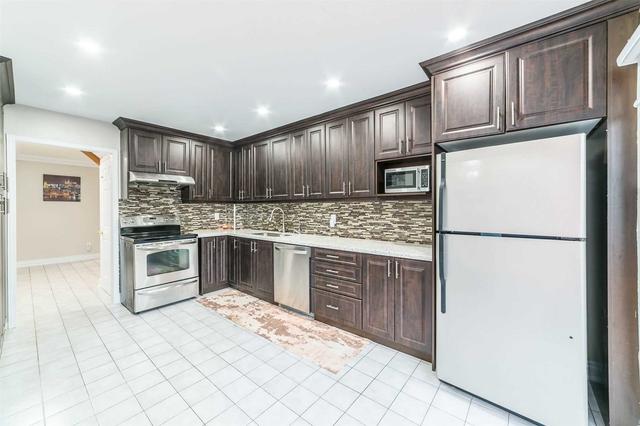 69 Pennsylvania Ave, House detached with 3 bedrooms, 4 bathrooms and 4 parking in Brampton ON | Image 3