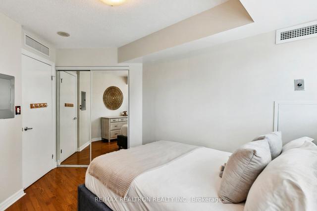 1107 - 300 Bloor St E, Condo with 2 bedrooms, 2 bathrooms and 1 parking in Toronto ON | Image 14