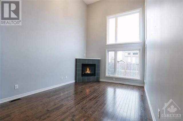 210 Cooks Mill Crescent, Townhouse with 3 bedrooms, 3 bathrooms and 2 parking in Ottawa ON | Image 3