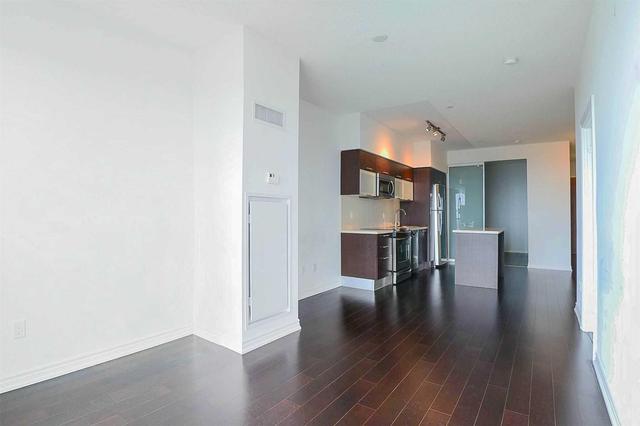 5704 - 386 Yonge St, Condo with 2 bedrooms, 2 bathrooms and 1 parking in Toronto ON | Image 20