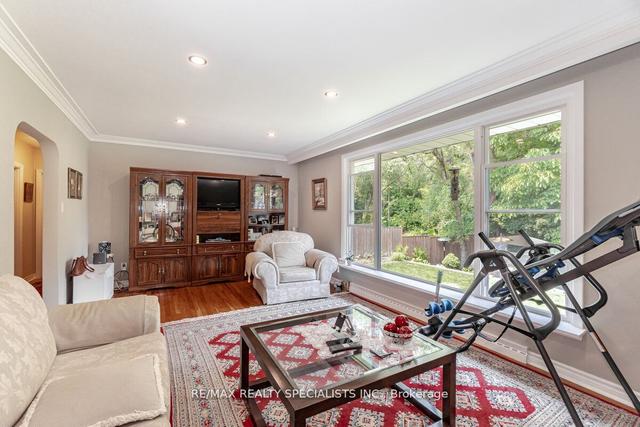 3 Allan Park Rd, House detached with 2 bedrooms, 2 bathrooms and 6 parking in Toronto ON | Image 33