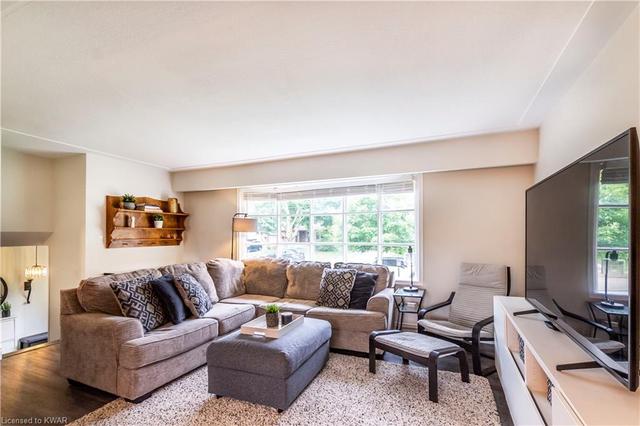 52 Glenburnie Drive, House detached with 3 bedrooms, 1 bathrooms and 3 parking in Guelph ON | Image 3