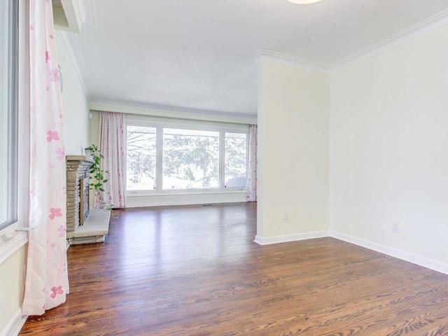 2 Bowerbank Dr, House detached with 3 bedrooms, 2 bathrooms and 5 parking in Toronto ON | Image 3
