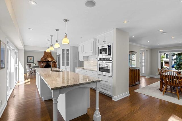 285 Lawson St, House detached with 4 bedrooms, 4 bathrooms and 8 parking in Oakville ON | Image 3