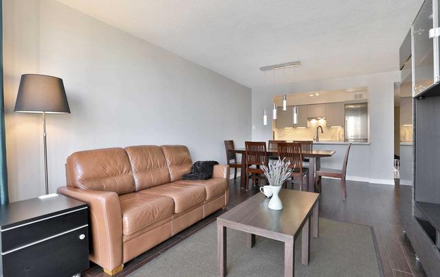 803 - 50 Eglinton Ave W, Condo with 1 bedrooms, 1 bathrooms and 1 parking in Mississauga ON | Image 2