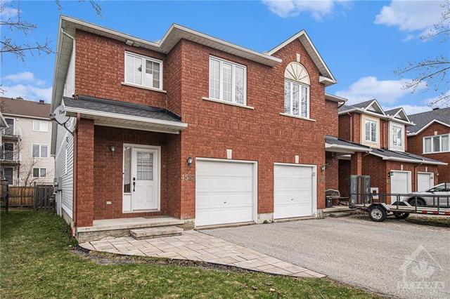 4582 Ogilvie Walk Crescent, Townhouse with 2 bedrooms, 3 bathrooms and 3 parking in Ottawa ON | Image 1