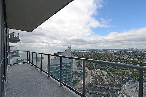 lph - 2230 Lake Shore Blvd W, Condo with 2 bedrooms, 2 bathrooms and 1 parking in Toronto ON | Image 2
