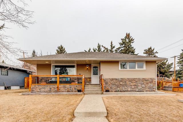 9 Cottage Street Nw, House detached with 4 bedrooms, 2 bathrooms and 2 parking in Calgary AB | Image 1