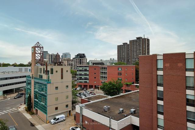 703 - 3 Mcalpine St, Condo with 2 bedrooms, 2 bathrooms and 1 parking in Toronto ON | Image 17