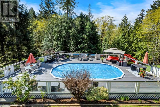View of the pool when looking from the rear deck | Image 32