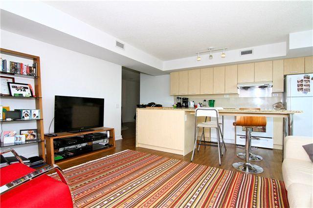 702 - 33 Singer Crt, Condo with 2 bedrooms, 2 bathrooms and 1 parking in Toronto ON | Image 8