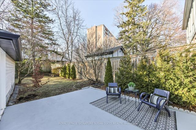 260 Westview Blvd, House detached with 2 bedrooms, 2 bathrooms and 5 parking in Toronto ON | Image 16