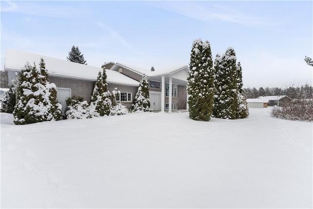 42 Yantha Crescent, House detached with 7 bedrooms, 3 bathrooms and 6 parking in Madawaska Valley ON | Image 26