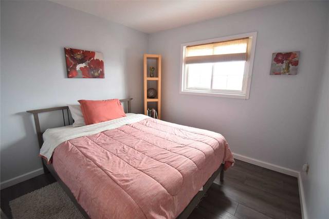 915 Brimorton Dr, House detached with 3 bedrooms, 2 bathrooms and 2 parking in Toronto ON | Image 8