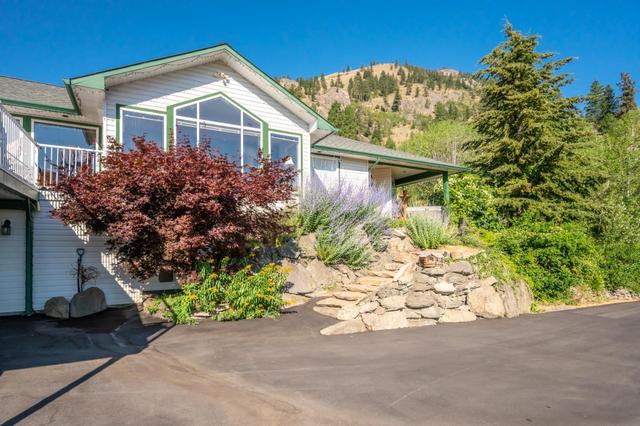 109 Uplands Drive, House detached with 3 bedrooms, 3 bathrooms and 5 parking in Okanagan Similkameen I BC | Card Image