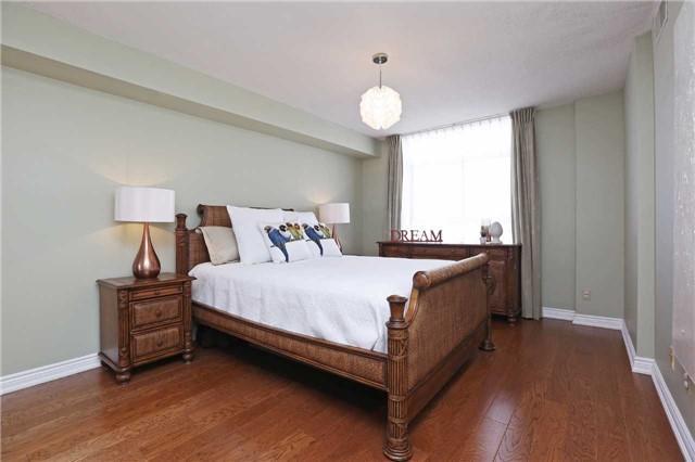 819 - 1091 Kingston Rd, Condo with 2 bedrooms, 2 bathrooms and 1 parking in Toronto ON | Image 8
