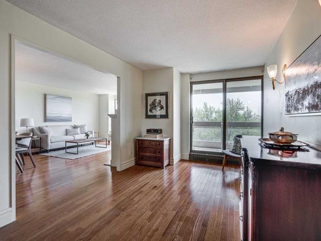 701 - 61 St Clair Ave W, Condo with 2 bedrooms, 2 bathrooms and 1 parking in Toronto ON | Image 9