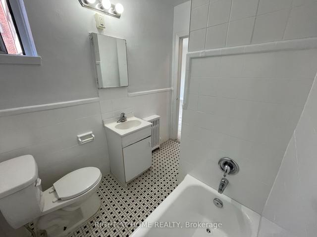 11c - 33 Flamborough Dr, Condo with 2 bedrooms, 1 bathrooms and 0 parking in Toronto ON | Image 2