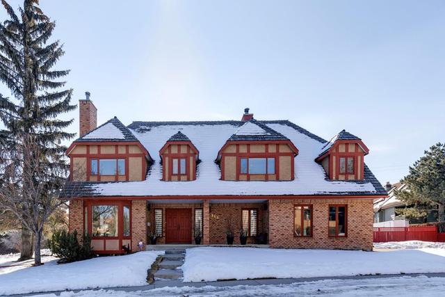 568 Coach Grove Road Sw, House detached with 5 bedrooms, 4 bathrooms and 4 parking in Calgary AB | Image 3
