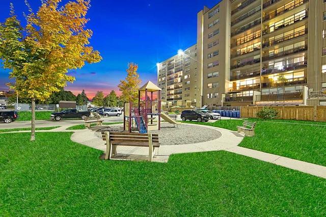 1001 - 15 Nicklaus Dr, Condo with 3 bedrooms, 1 bathrooms and 1 parking in Hamilton ON | Image 11