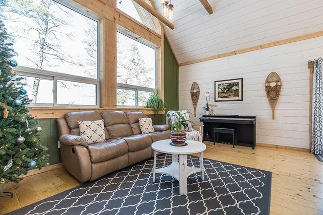 1299 Canning Rd, House detached with 4 bedrooms, 2 bathrooms and 8 parking in Gravenhurst ON | Image 2