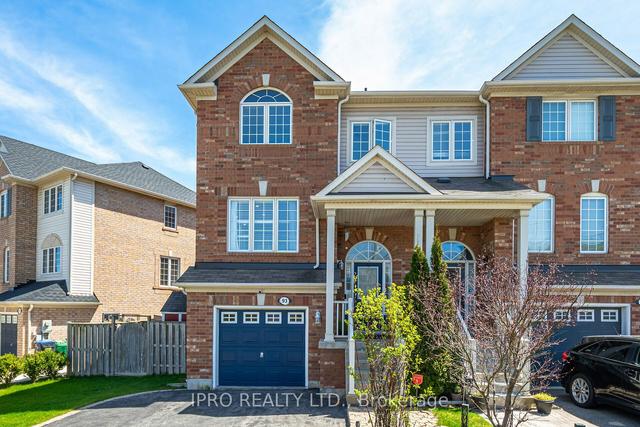 93 Decker Hollow Circ, House attached with 3 bedrooms, 3 bathrooms and 5 parking in Brampton ON | Image 1