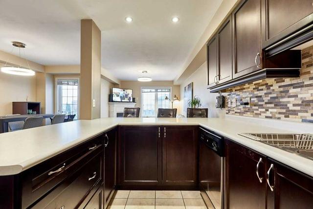26 Lander Cres, House attached with 3 bedrooms, 3 bathrooms and 3 parking in Clarington ON | Image 4
