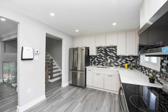 7 - 640 Rathburn Rd, Townhouse with 3 bedrooms, 2 bathrooms and 2 parking in Mississauga ON | Image 2