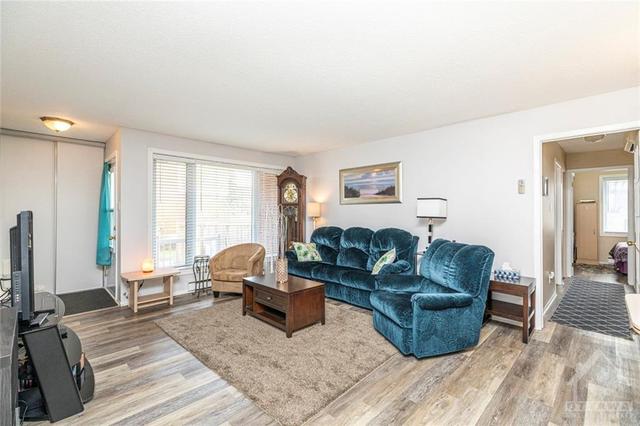 100 - 1725 Marsala Crescent, House attached with 2 bedrooms, 1 bathrooms and 2 parking in Ottawa ON | Image 4