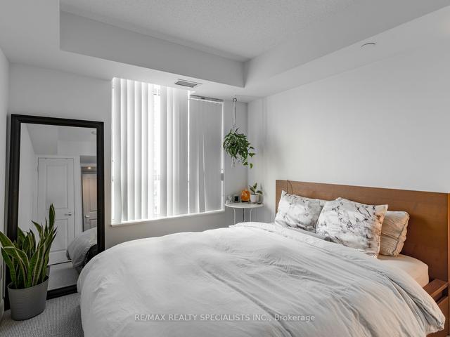 215 Sherway Garden Rd, Condo with 1 bedrooms, 6 bathrooms and 1 parking in Toronto ON | Image 16
