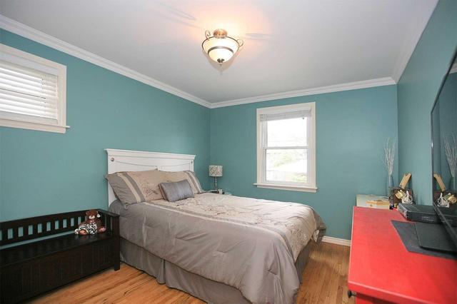 21 Murray Rd, House detached with 2 bedrooms, 1 bathrooms and 6 parking in Toronto ON | Image 12