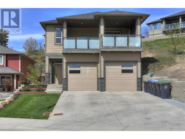 1215 Hume Avenue, House detached with 6 bedrooms, 3 bathrooms and 5 parking in Kelowna BC | Image 2