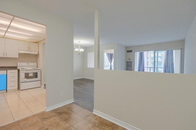 1008 - 115 Hillcrest Ave, Condo with 1 bedrooms, 1 bathrooms and 1 parking in Mississauga ON | Image 2