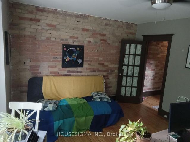 upper - 256 Woodbine Ave S, House attached with 2 bedrooms, 1 bathrooms and 1 parking in Toronto ON | Image 3