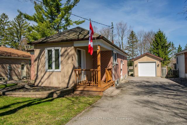 68 Eugenia St, House detached with 2 bedrooms, 2 bathrooms and 4 parking in Barrie ON | Image 1