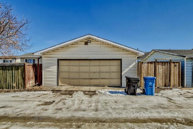 35 Whitehaven Road Ne, House detached with 3 bedrooms, 2 bathrooms and 2 parking in Calgary AB | Image 25