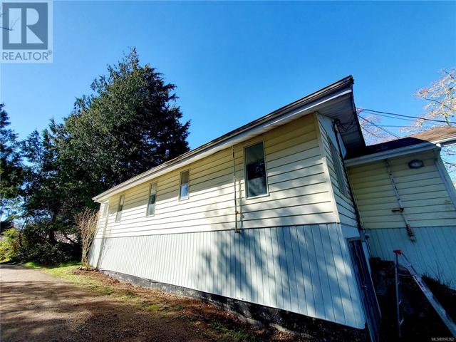 171 1st St, House detached with 6 bedrooms, 1 bathrooms and 3 parking in Tofino BC | Image 3