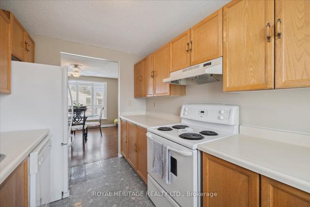 11 Cabot Crt, House detached with 2 bedrooms, 2 bathrooms and 2 parking in Clarington ON | Image 3