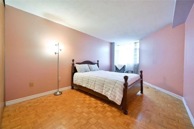 304 - 2301 Derry Rd W, Condo with 2 bedrooms, 1 bathrooms and 1 parking in Mississauga ON | Image 6