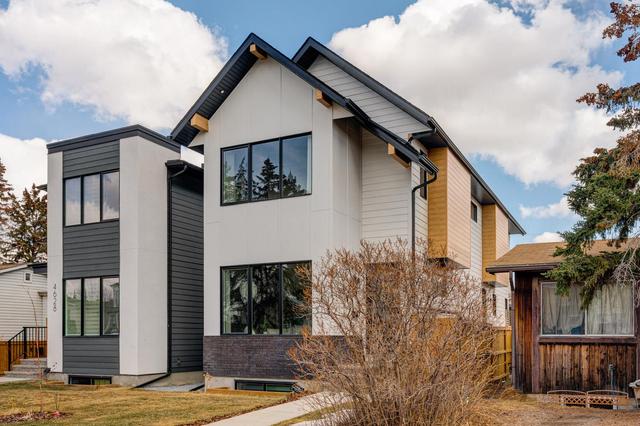 4626 82 Street Nw, House detached with 4 bedrooms, 3 bathrooms and 2 parking in Calgary AB | Image 2