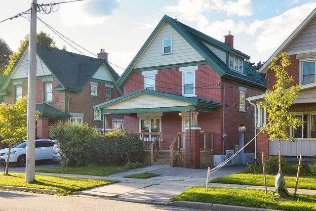 104 Cameron St N, House detached with 3 bedrooms, 3 bathrooms and 5 parking in Kitchener ON | Image 1