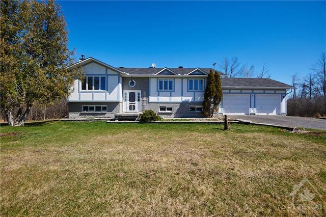 5 Skeel Court, House detached with 5 bedrooms, 3 bathrooms and 5 parking in Ottawa ON | Image 1