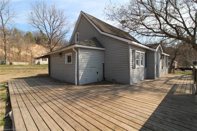 8540 Lakeshore Road, House detached with 2 bedrooms, 1 bathrooms and 3 parking in Lambton Shores ON | Image 13