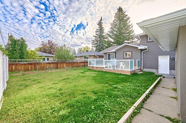 4011 Charleswood Drive Nw, House detached with 5 bedrooms, 4 bathrooms and 3 parking in Calgary AB | Image 45