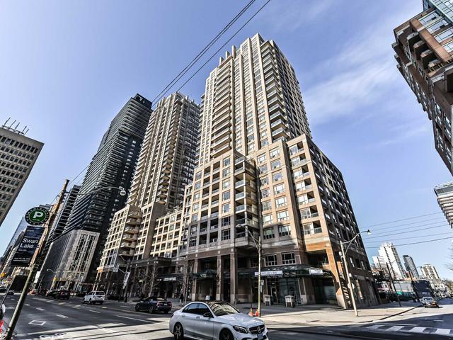 lph4 - 909 Bay St, Condo with 3 bedrooms, 3 bathrooms and 1 parking in Toronto ON | Image 1