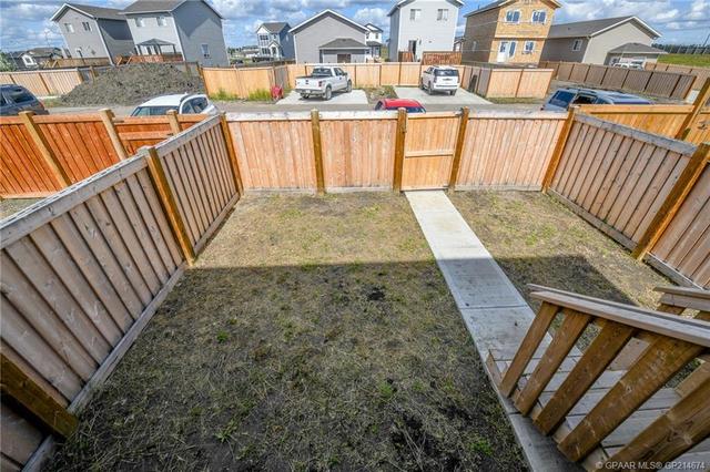 8410 101 Avenue, Home with 3 bedrooms, 2 bathrooms and 2 parking in Greenview No. 16 AB | Image 35