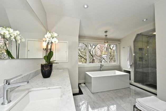 211A Mutual St, House attached with 3 bedrooms, 3 bathrooms and 1 parking in Toronto ON | Image 11