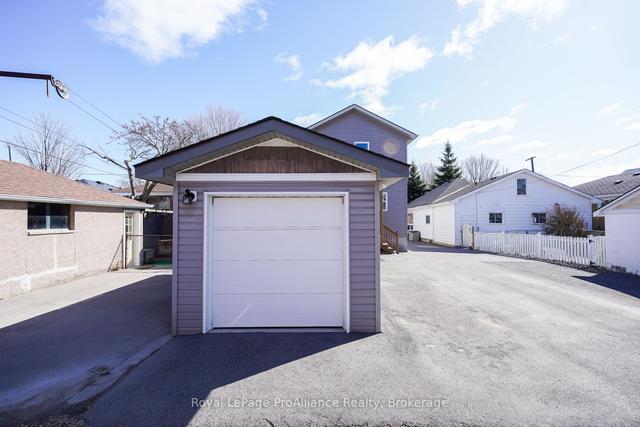 736 Victoria Cres, House detached with 3 bedrooms, 3 bathrooms and 4 parking in Kingston ON | Image 37