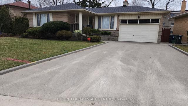 7 Foxwarren Dr, House detached with 4 bedrooms, 2 bathrooms and 6 parking in Toronto ON | Image 1